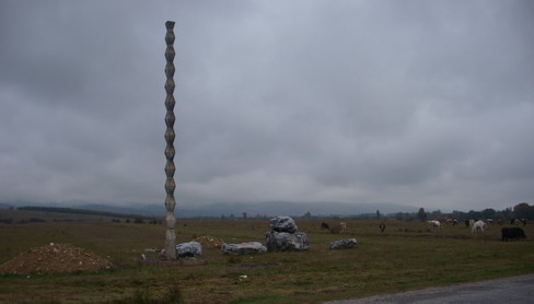 Coloana de la Peştişani, ultima sulă în coasta lui Brâncuşi. Huooooooo!