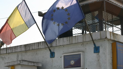 Deţinuţii de la Penitenciarului Târgu Jiu s-au răsculat împotriva directorului Bălă!