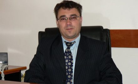 Una pe faţă, una pe dos, cu primarul comunei Peştişani, Florin Pavel