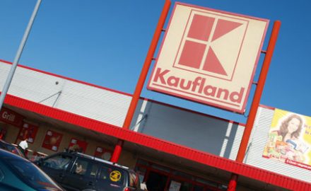 Atenție: la Kaufland, pâine expirată!