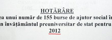 Bursa socială pentru elevii foarte săraci: 10 lei pe lună, adică un covrig la trei zile!