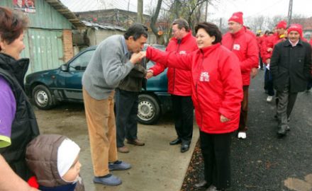 Mai scârboasă ca Ceaușeasca: Khraibani, primită cu pâine și sare de copiii din comunele sărace!