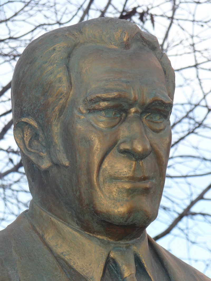 bust sergiu nicolaescu