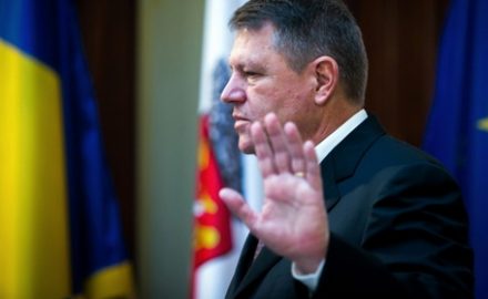 O țară perfectă își permite un președinte absent. România, nu