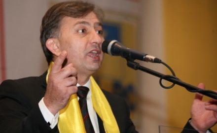 "Nu mai au limite! Se plătesc sume imense, din salariile oamenilor, unor televiziuni vasale, care îi fac Făt Frumos la televizor!"