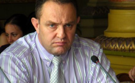 Ministrul Administraţiei şi Internelor i-a pus gând rău prefectului şpăgar