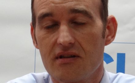 Cazul ”Crăciunescu 2”. PNL Vîlceanu pocește numele candidatei cu nume ”citeț” și cu lipici la bătrânii ”bâlbâiți” din satele sărace ale Gorjului: Hildegard Helen Brandl.