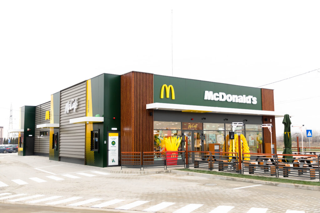 Vești bune! McDonald’s a deschis astăzi primul său restaurant în Târgu Jiu